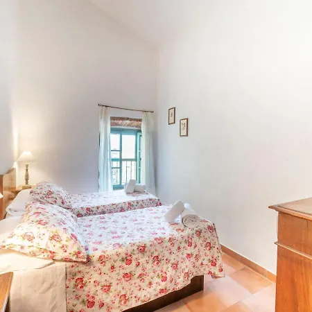 Charming In Collesalvetti With Garden Hébergement de vacances *