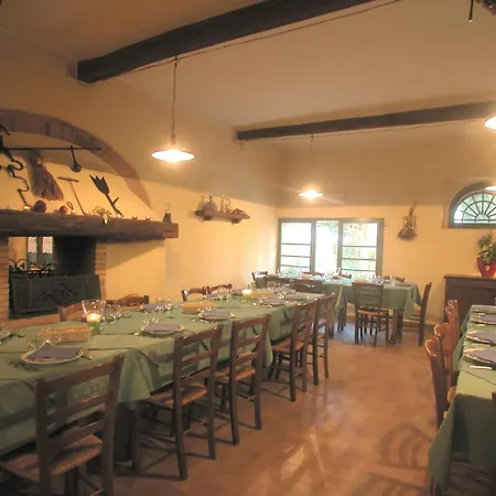 Charming In Collesalvetti With Garden Hébergement de vacances