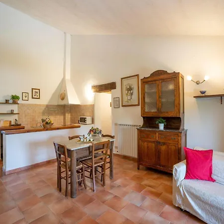 Charming In Collesalvetti With Garden Hébergement de vacances Guasticce