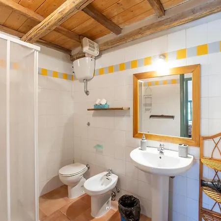 Charming In Collesalvetti With Garden Hébergement de vacances
